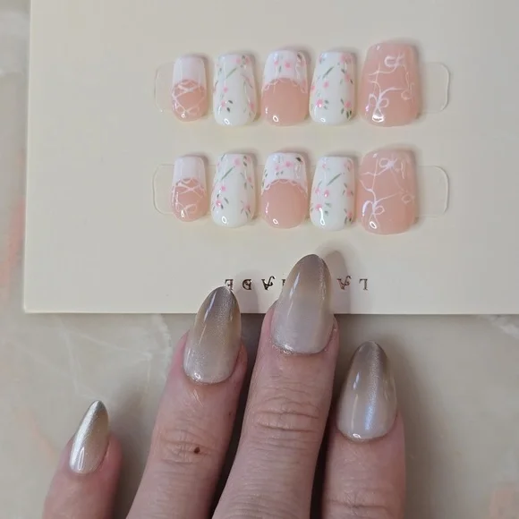 NIB Lacemade Rare Press On Nails XS French Tip/White Floral - Picture 5 of 7